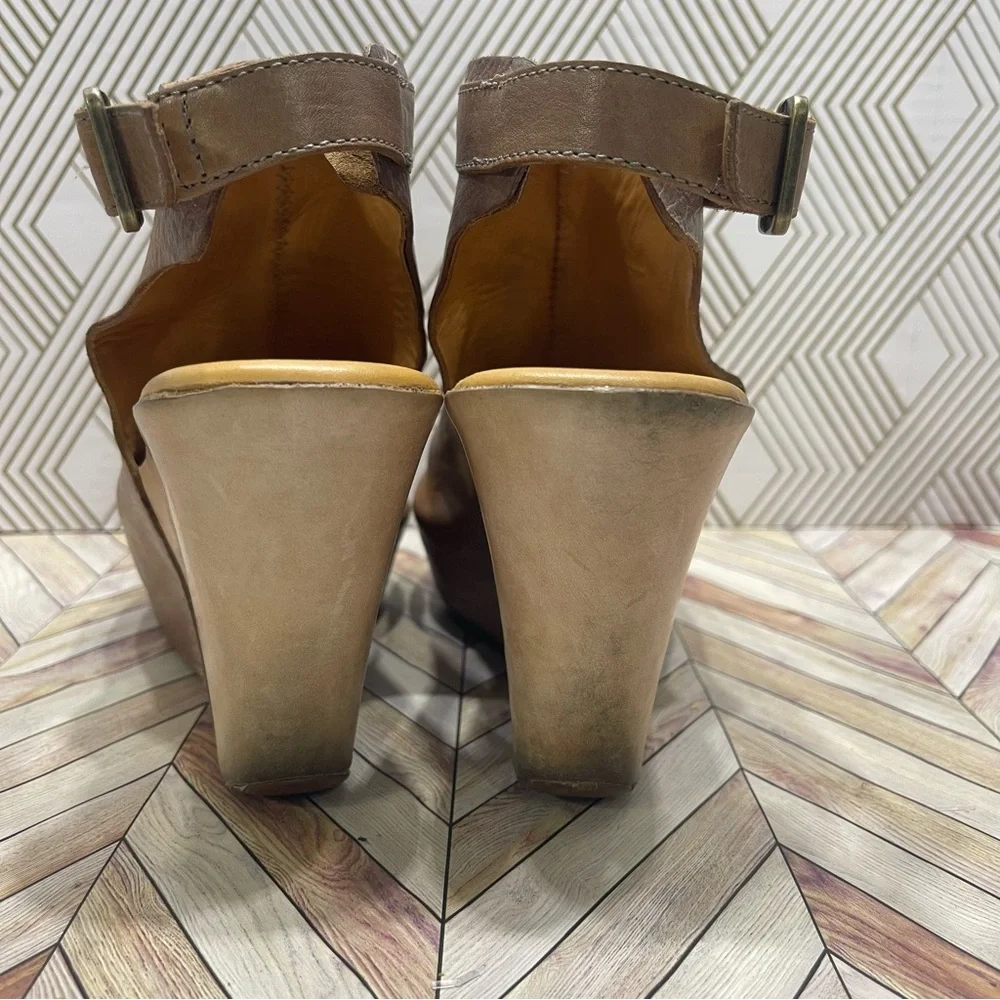 Kork Ease Nero taupe Leather Wrapped Wedge‎ 7 L1